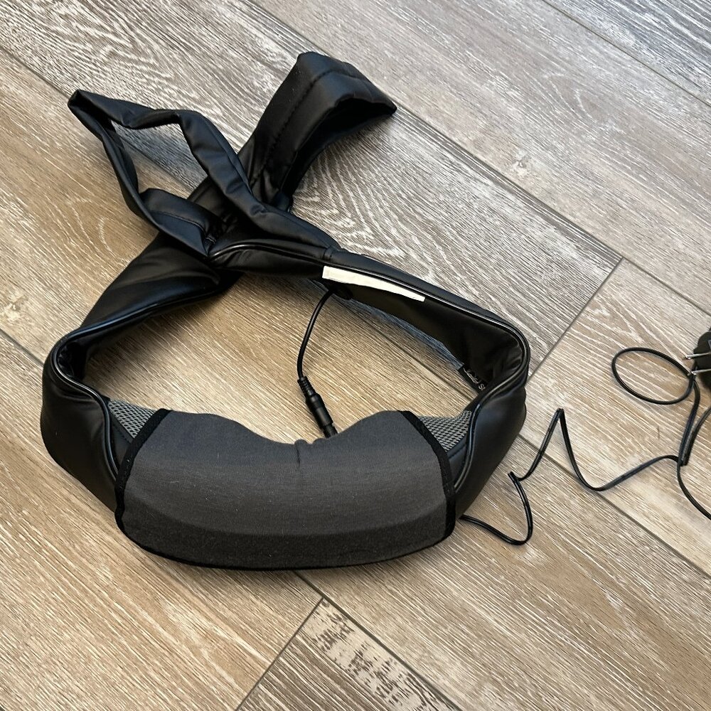 Snailaz Neck Massager Ajustable Settings w On or Off Heat Only Used a Few Times